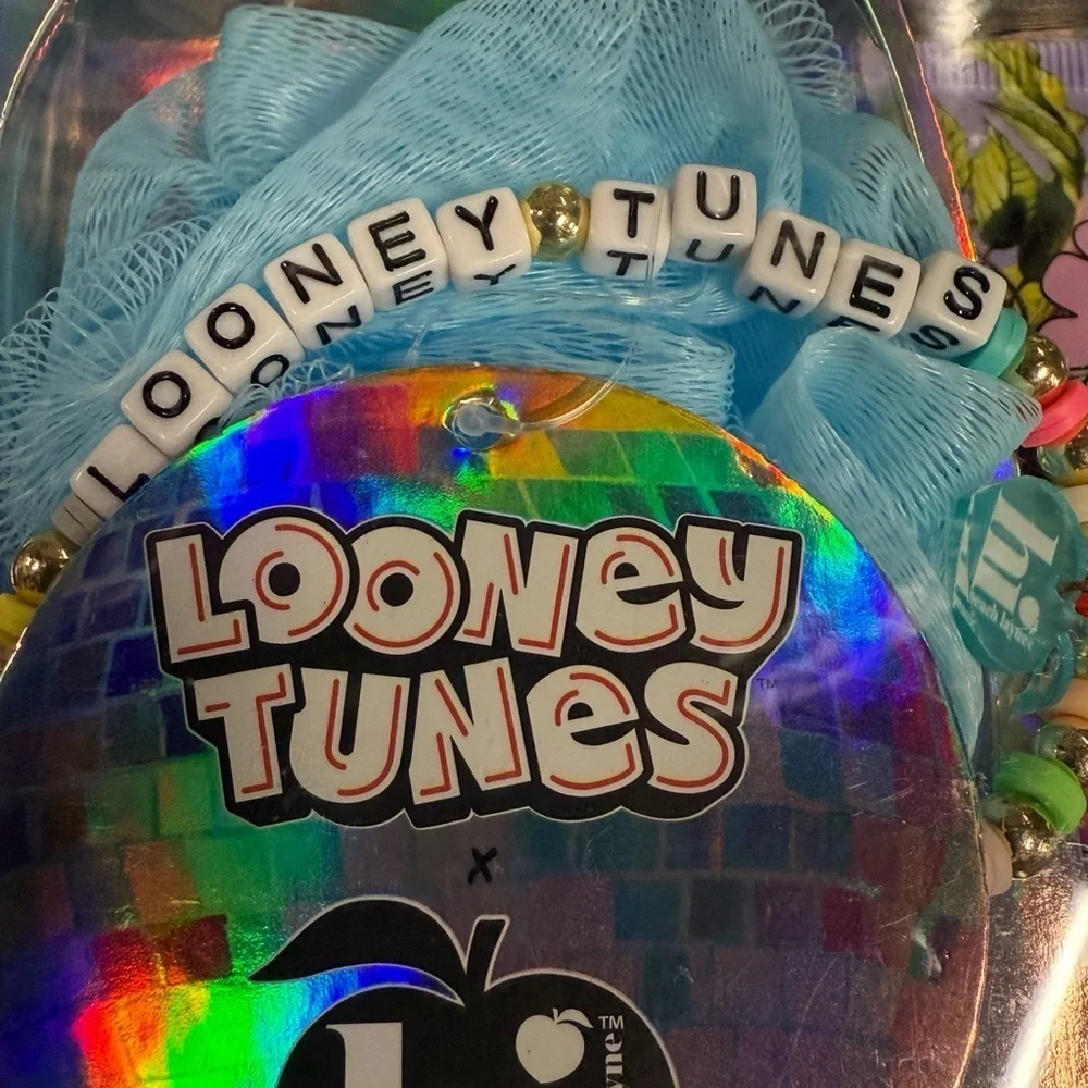 Looney Tunes Bath Set NEW in Box Spa Set